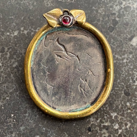 Santorini, Greece, artisan made etched silver pin with gold rim & red cabachon - Picture 8 of 13